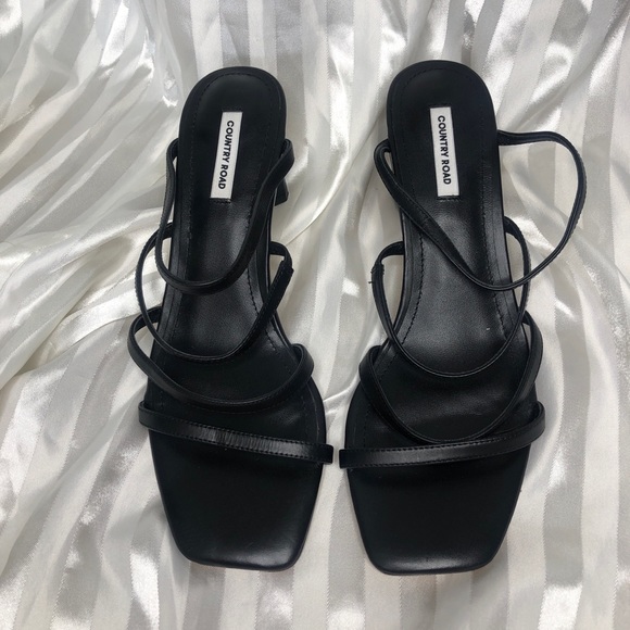 Country Road Shoes - NEAR NEW COUNTRY ROAD Size 39 Black Cuban block heels